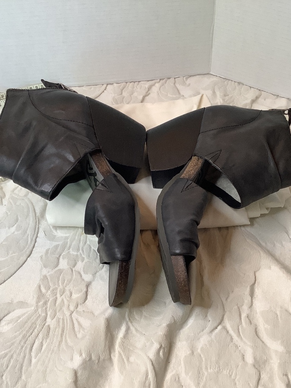 EUC OTBT leather black Patchouli open toe block heels sandals - Picture 5 of 14